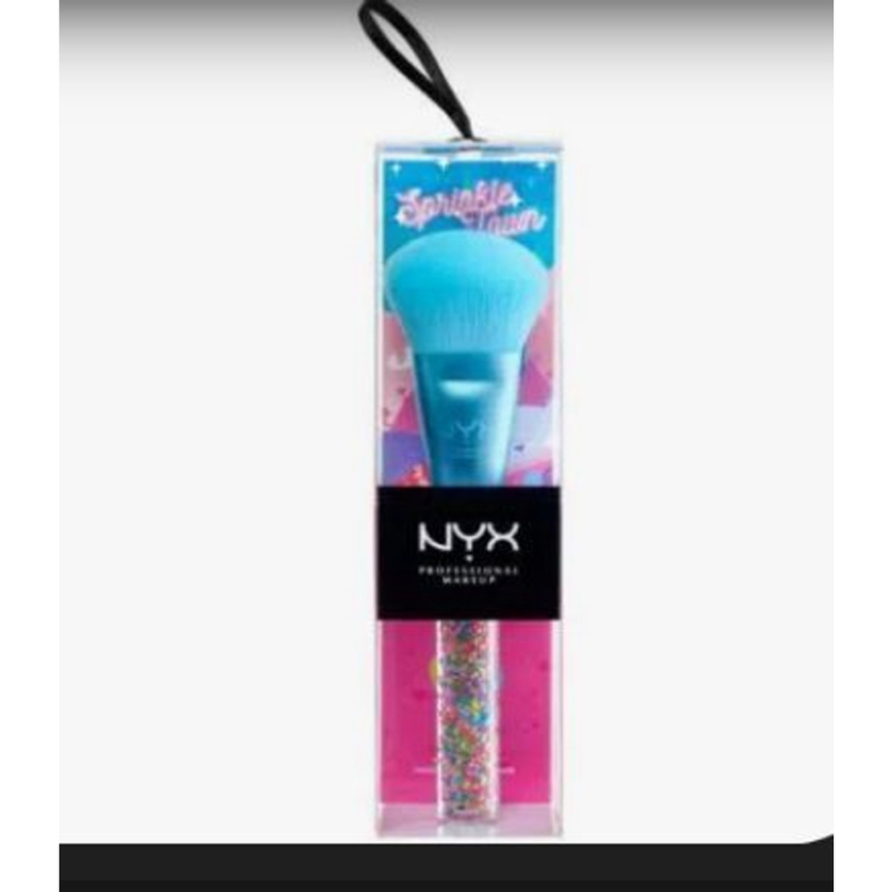 NYX Professional Makeup Sprinkle Town Face Brush, New in Box